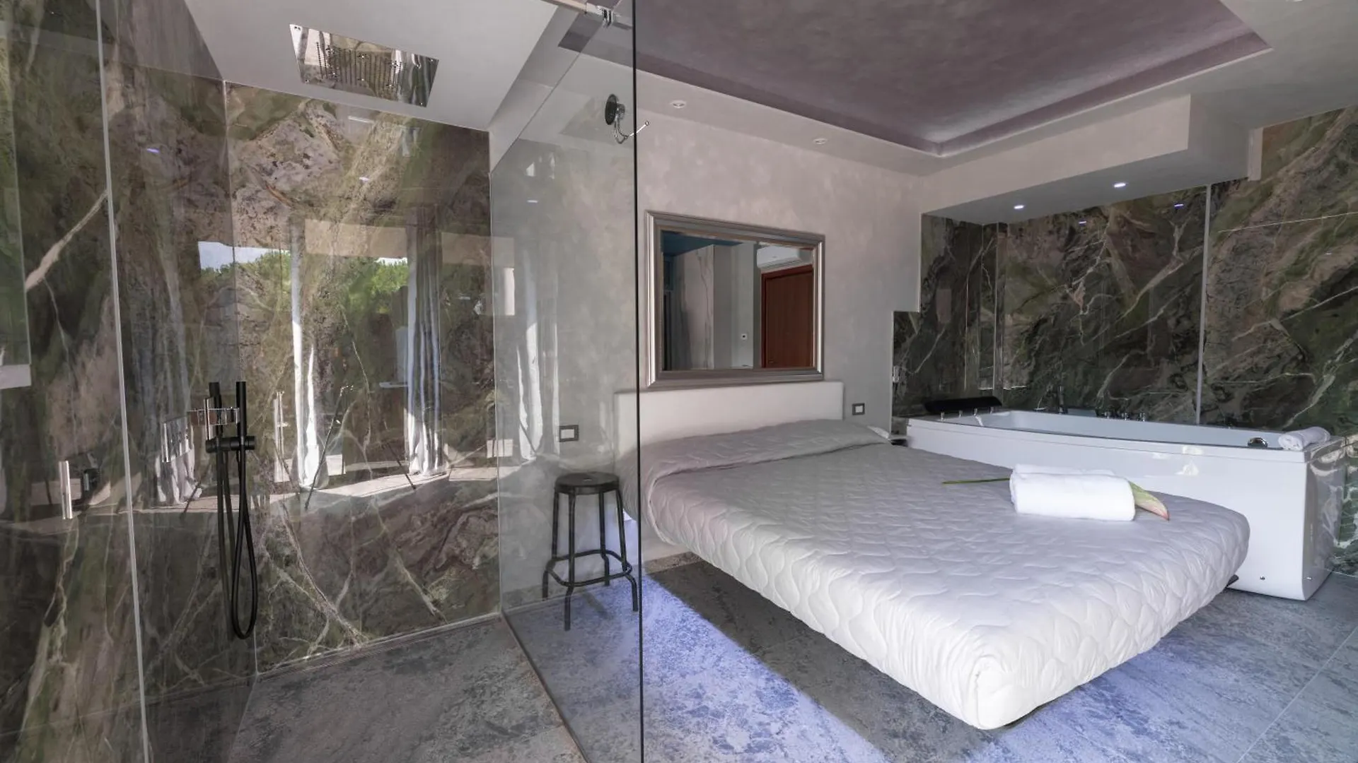 Garda Fantasy Paradise Silver O Gold Desenzano del Garda 0*,  Italy